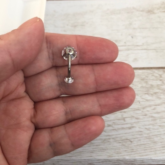Round Cubic Zirconia Small Stone Screw Silver Belly Ring - Picture 5 of 9
